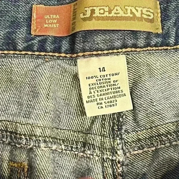 Old Navy Women's Denim Shorts with Embroidered Details - Picture 5 of 7